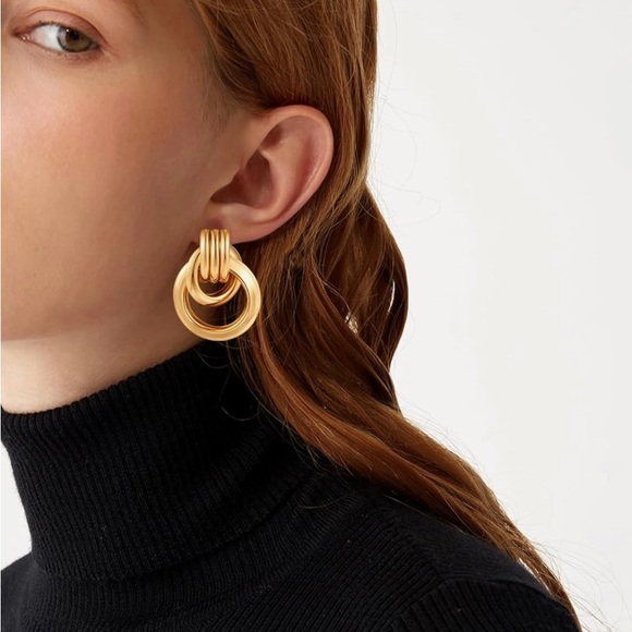 Mini Knots Earring in Gold - Picture 4 of 4